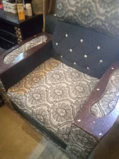 5 Seator Sofa Set For Sell. . . .