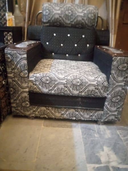 5 Seator Sofa Set For Urgent Sell. . . . 1