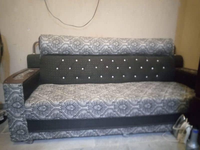 5 Seator Sofa Set For Urgent Sell. . . . 7