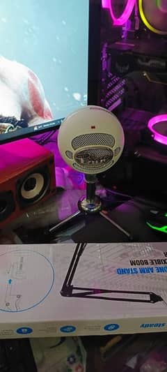 blue snowball mic for vloging and youtube voice over with mount