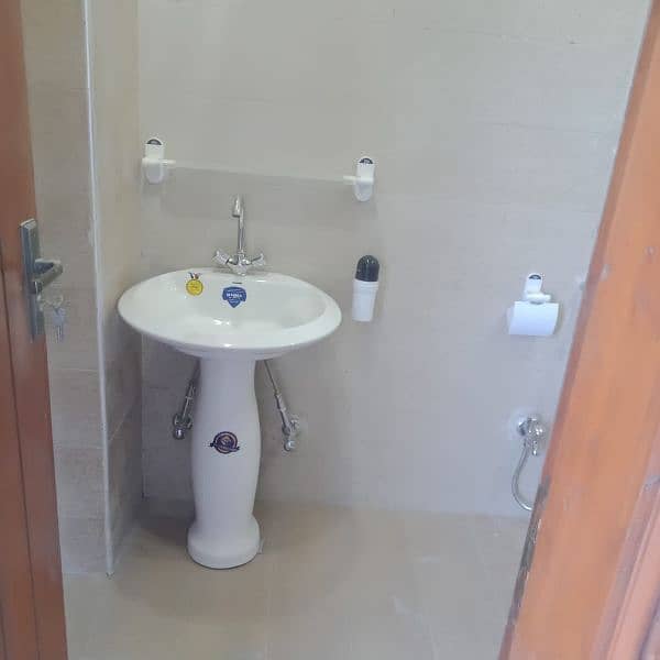 INDEPENDENT FLAT AVAILABLE FOR RENT AT CLUB ROAD SARGODHA 3