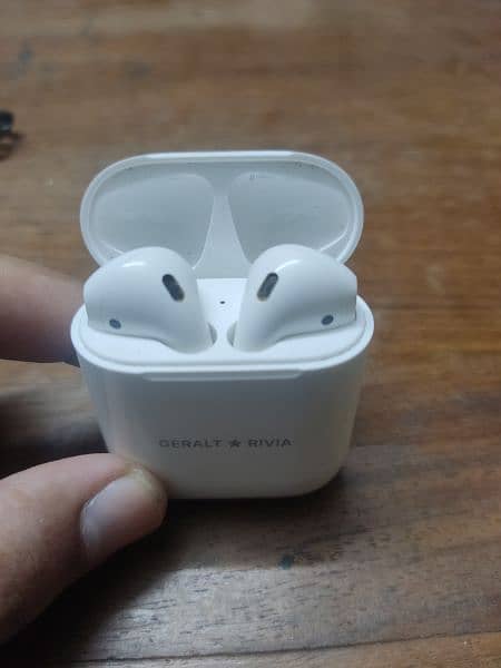 Apple AirPods (2nd Generation) 2