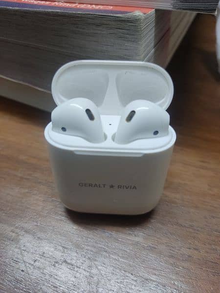 Apple AirPods (2nd Generation) 3