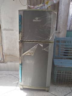 dawlance fridge in good condition