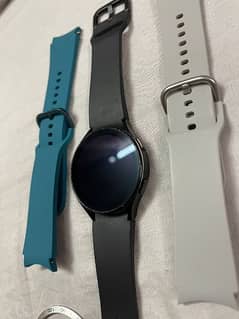 Samsung Galaxy 4 watch with box chrger and extra 2 strips buy from UAE