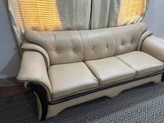 5 Seater Sofa Set available for Sale in Good Condition