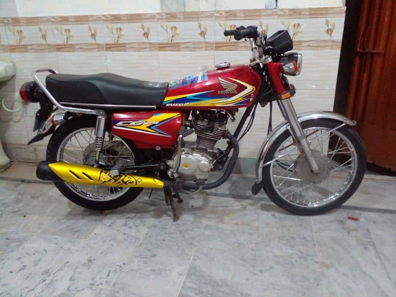 Honda 125 good condition orignal & complete documents with bayo metric 4