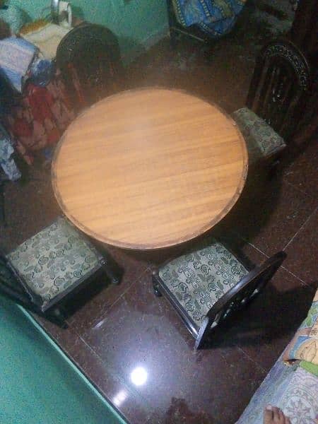 slightly used dinning table with 4 chair free cover 3