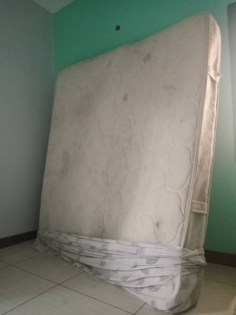 Molty foam Queen size mattress for sell final eight thousand hu jaye g 1