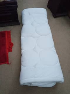 Mattress topper/pad 1000gsm upto 4 inches fluffy cotton fillings new