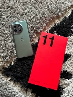 OnePlus-11 Green (16-256) Box Packed Condition