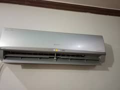 Gree 1.5 Ton Inverter heat and cool 0308/9649/530