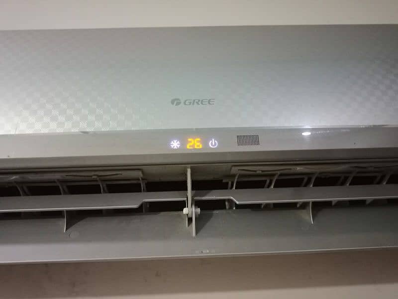 GREE 1.5 Ton DC Inverter heat and cool 10/10 Ok. 1