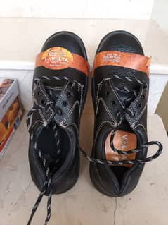 SAFETY SHOES INDUSTRIAL AND COMMERCIAL USED MADE IN INDIA