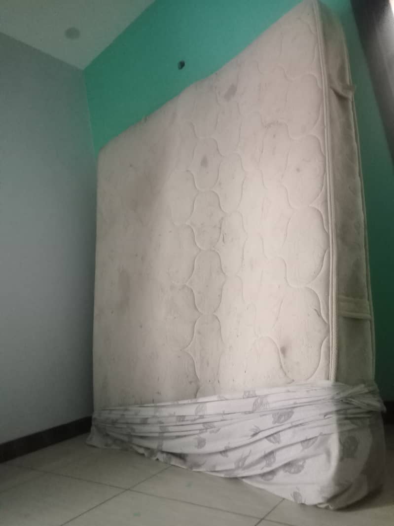 Queen size mattress for sell price final hai 2