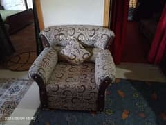 5 seater sofa set almost new in cheap price  03105447922