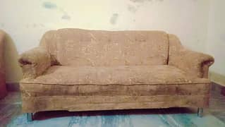 Cozy 5-Seater Sofa Set - In Good Condition & Stylish Design