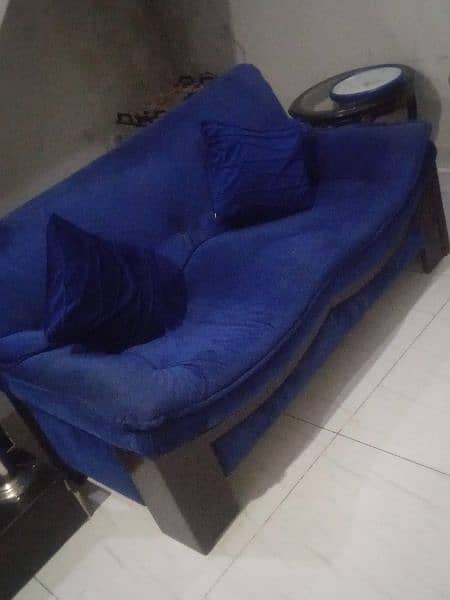 2 seaters sofa strong wood and blue color 1