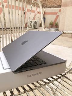 MacBook Air (M2 Chip) 13.6-inch (8/256) Scratchless