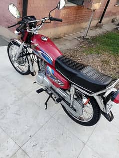 one hand used bike 10/10 condition. mob no. 03001110876