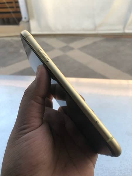 apple iPhone XR 64 Gb non pta Factory unlocked 5