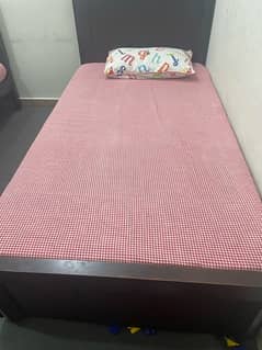single beds (2x set) with mattress