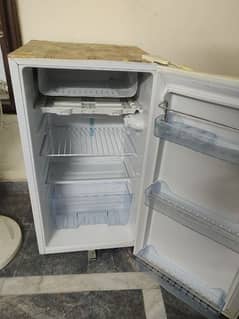 almost new, room fridge/freg/frig/frij