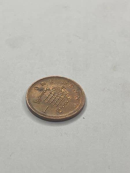 2001 New pence 1 peny coin. . . Very rare 0