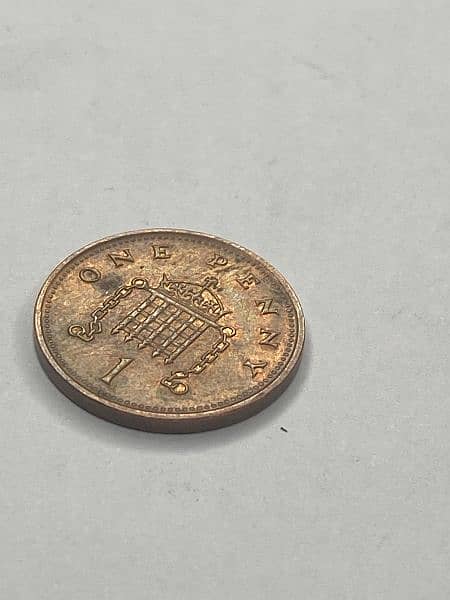 2001 New pence 1 peny coin. . . Very rare 3