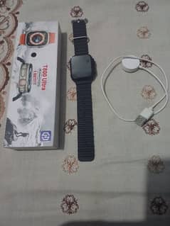 BEATS SMART WATCH ONLY 30 DAYS USE FULL NEW CONDITION box and 1 strap