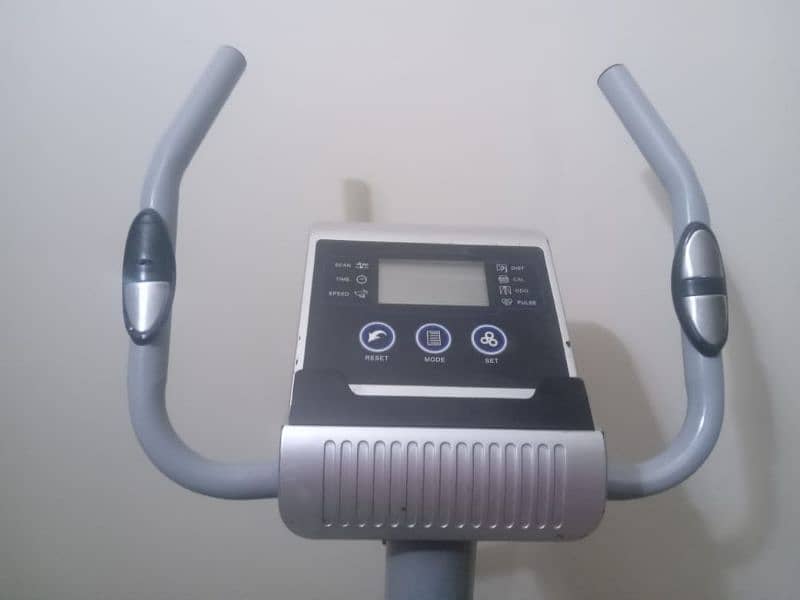 Easy-to-Use Electrical Bike for Home Workouts 3