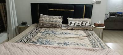 bed set/bed/velvet bed set/dressing mirror/side tables/wooden bed
