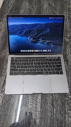Macbook Pro 2019, 13 inch 8/256 3.1GHz intel dual core i5 touch bar