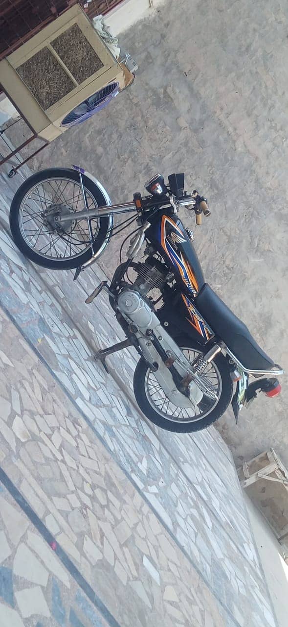 125 motor cycle behtreen condition available for sale 1