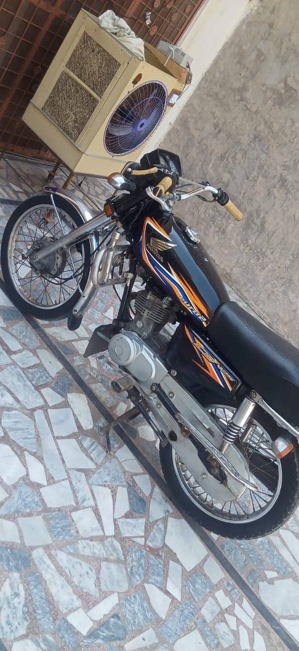 125 motor cycle behtreen condition available for sale 3