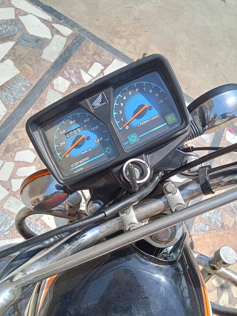 125 motor cycle behtreen condition available for sale 5
