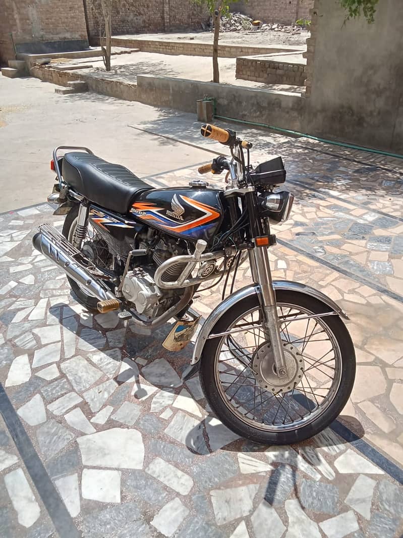 125 motor cycle behtreen condition available for sale 6