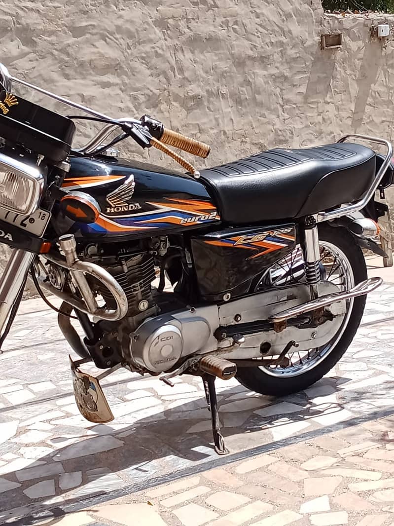 125 motor cycle behtreen condition available for sale 8