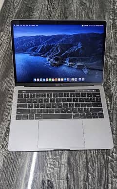 Macbook Pro 2017, 13 inch 8/256 3.1GHz intel dual core i5 touch bar