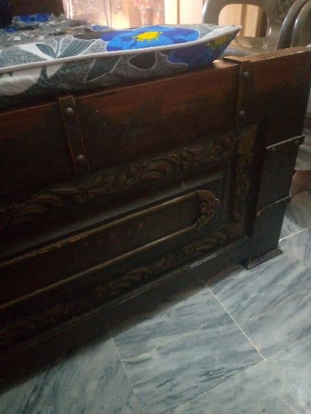 bed side tables and dressing table king size bed with out mettress 2