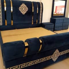 cuttion foam bed dressing  sidetables luxury stlyle