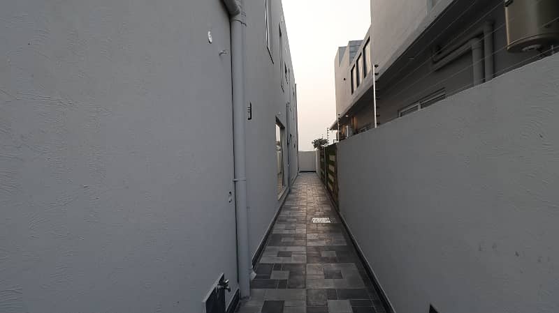 One Kanal House Available For Sale In DHA Phase 6 Block Lahore 3