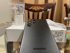 Samsung S22 Ultra 8/128 LLA fresh import with box and charger