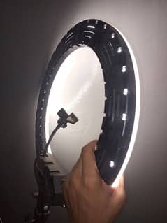 ring light 18 inch ki hai with stand just like new