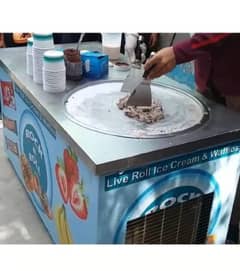 Live Roll & woffals ice cream machine