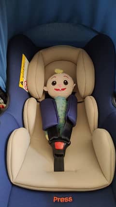 Baby car seat (Just like new)