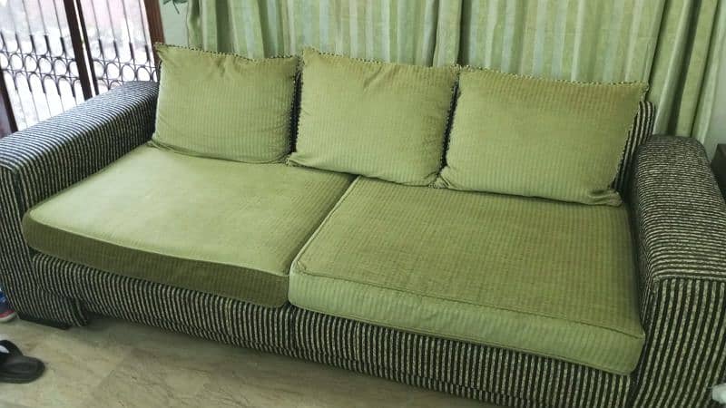 almost new sofa forsale 0