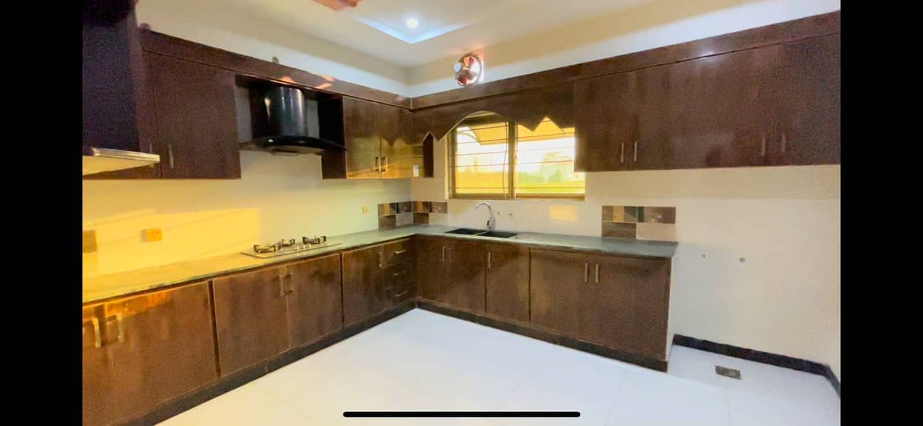 1 Kanal House For Sale In Top City 1 Block B 8