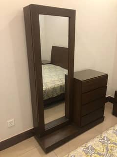 lasaani wood king size bed in excellent condition