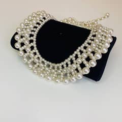 pearl collar necklace with gold hook